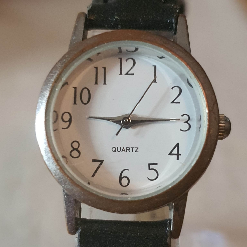 🦋10/$20🦋 Silver/Black Leather Women's Watch w/Tarnish Look